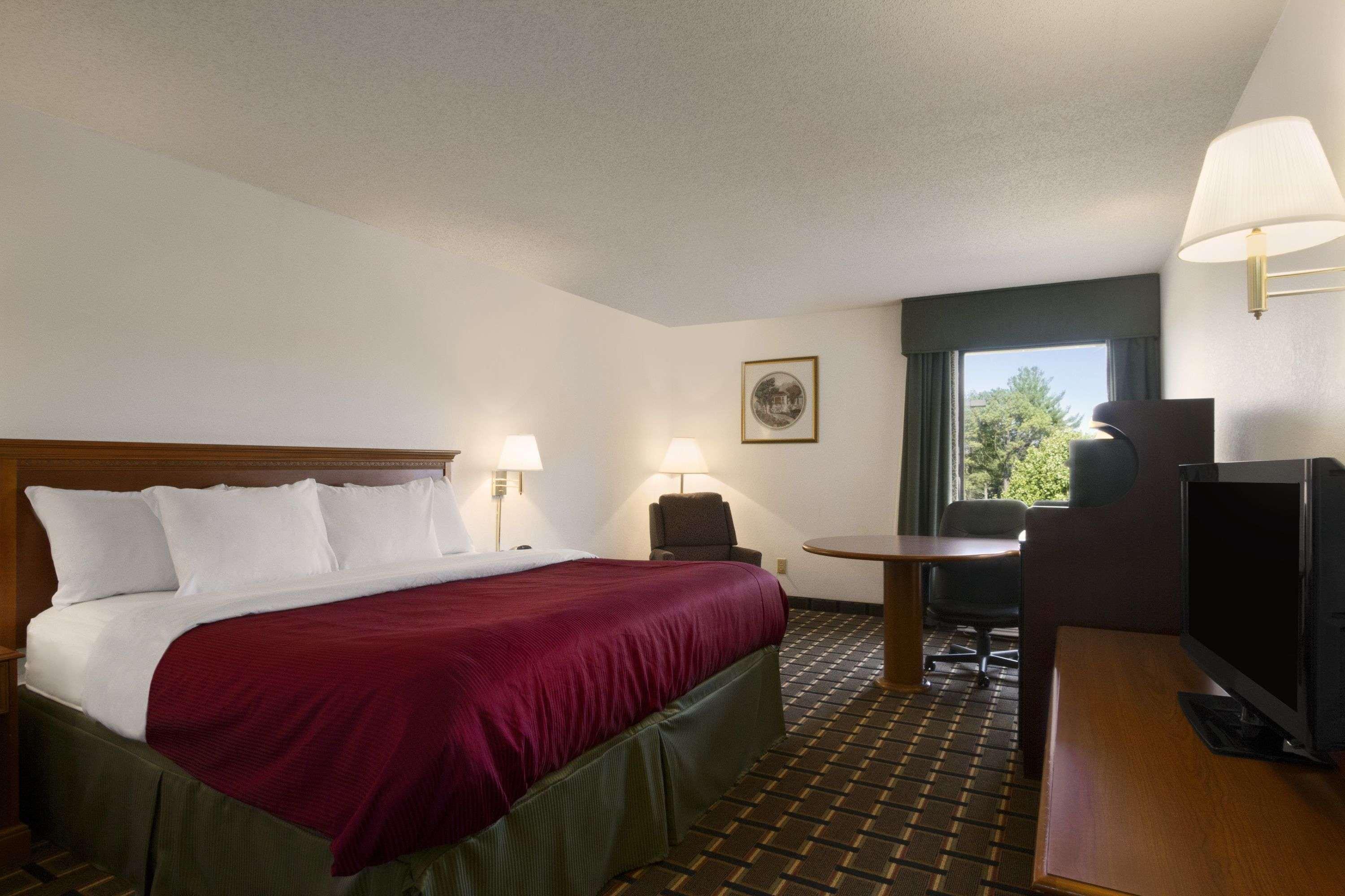 Baymont By Wyndham Crossville Bagian luar foto