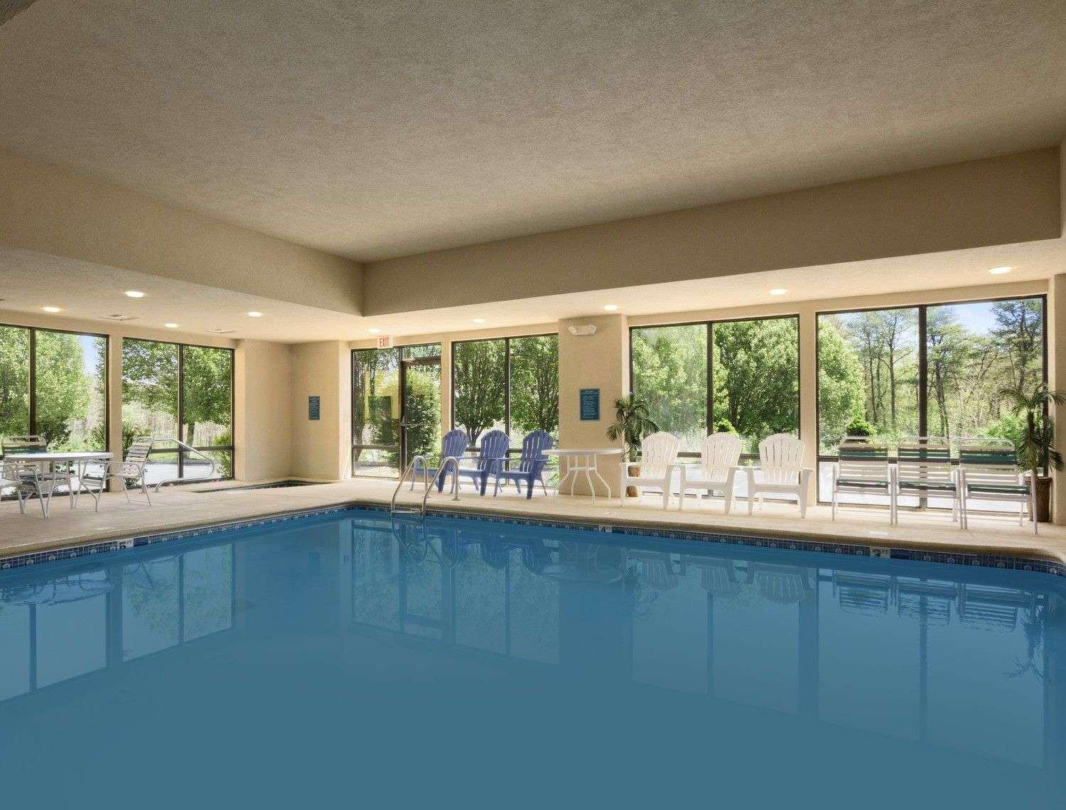 Baymont By Wyndham Crossville Bagian luar foto
