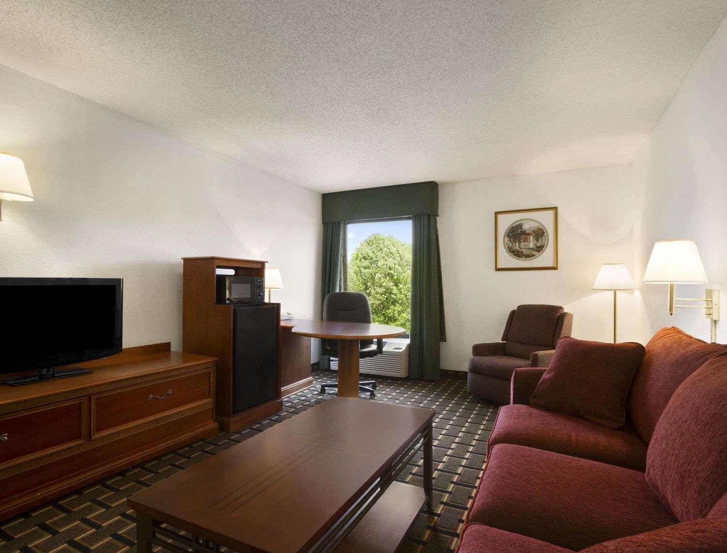 Baymont By Wyndham Crossville Bagian luar foto